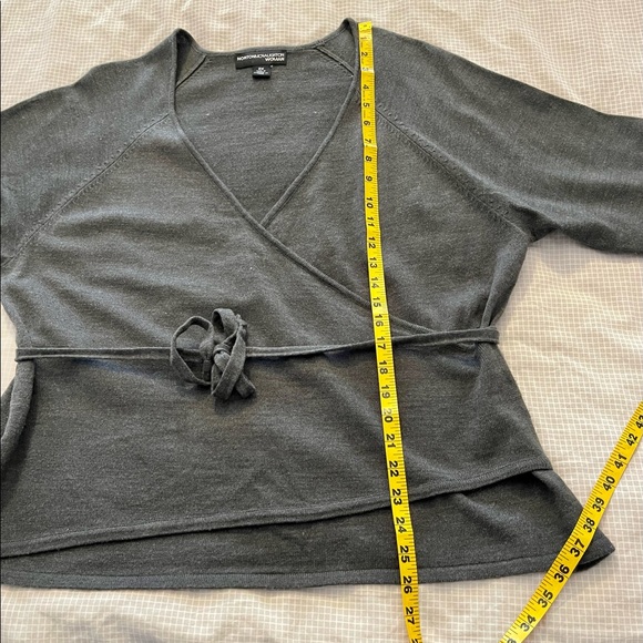 Faux wrap blouse with belt like new - Picture 6 of 10